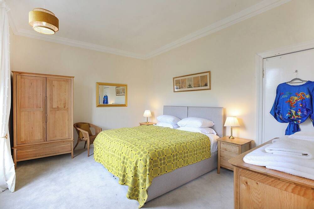 A spacious, historic and beautiful Victorian property with exceptional sea and golf course views in North Berwick, Edinburgh and Lothian