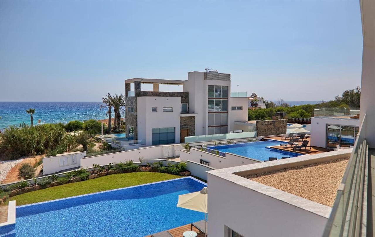 Villa - Beach Front in Ayia Napa, Südzypern