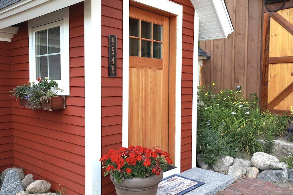 Newly Restored Lakefront Cottage in the center of Holderness with dockslip! in Holderness, Squam Lake