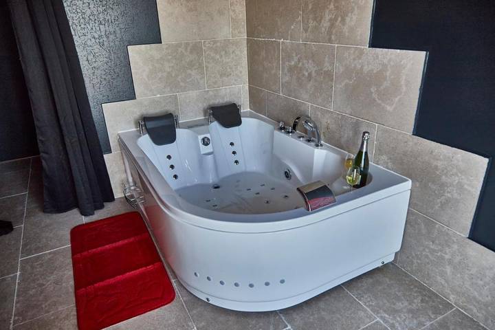 Hôtel pour 2 personnes, avec jacuzzi et balcon dans Fromentine - 3