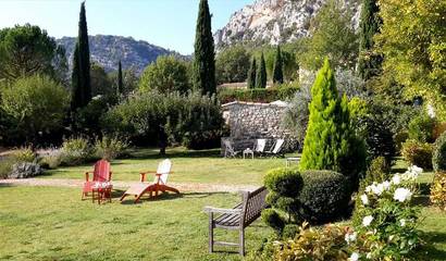 Hôtel pour 2 personnes, avec piscine et jardin, animaux acceptés à Quinson