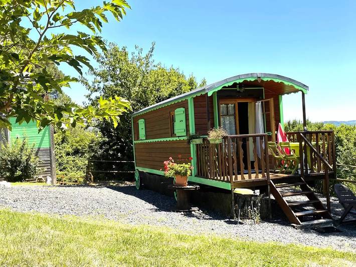 Gîte pour 4 personnes, avec piscine et terrasse en Corrèze