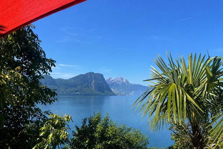 Ferienwohnung für 2 Personen, mit Terrasse und Garten sowie Seeblick und Ausblick