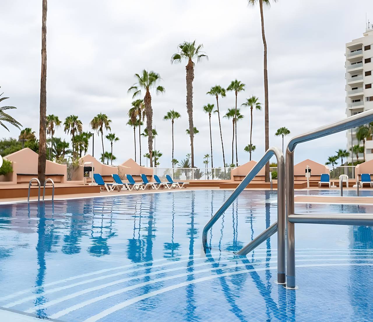 Ganze Wohnung, Ferienwohnung 'Acapulco Beach' mit Meerblick, Gemeinschaftspool und Wlan in San Eugenio Alto, Adeje