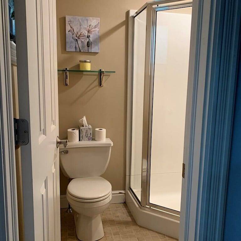 Charming mountain retreat w/ view of Big Boulder and short walk to Lake Harmony in Hickory Run State Park