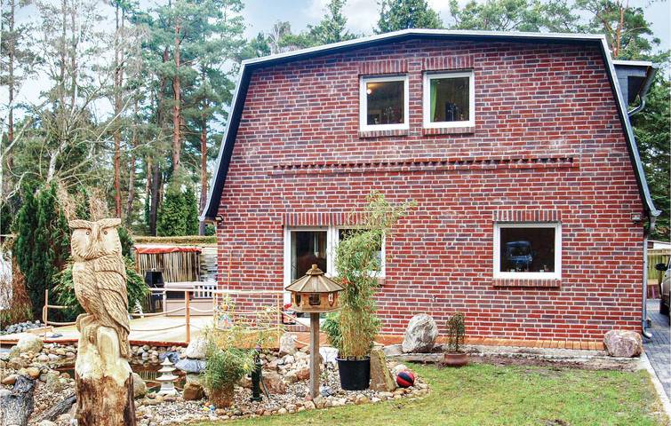 Ferienhaus für 8 Personen, mit Terrasse und Sauna in Berlin
