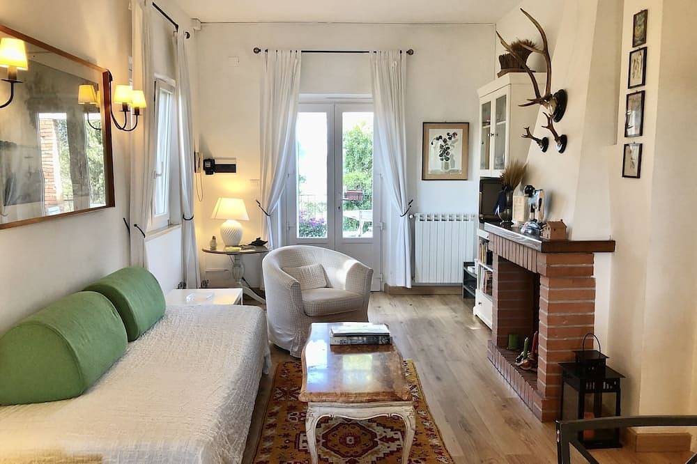 Ganze Wohnung, Pool, Whirlpool, Garten, Internet WLan, in der Nähe von Rom. Relax und Ruhe. in Rom, Rom Provinz