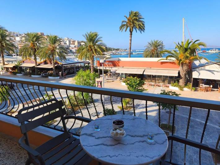 Ferienwohnung für 4 Personen, mit Balkon und Terrasse sowie Ausblick in Sitia