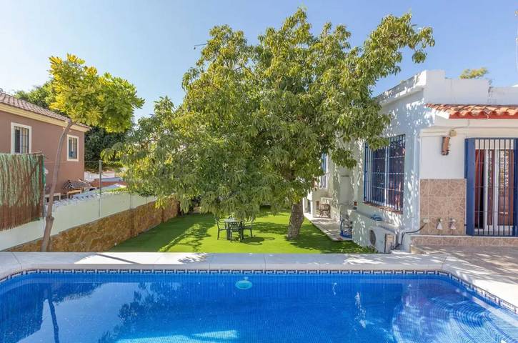 Chalet para 8 personas, con terraza y piscina en Provincia de Málaga - 2