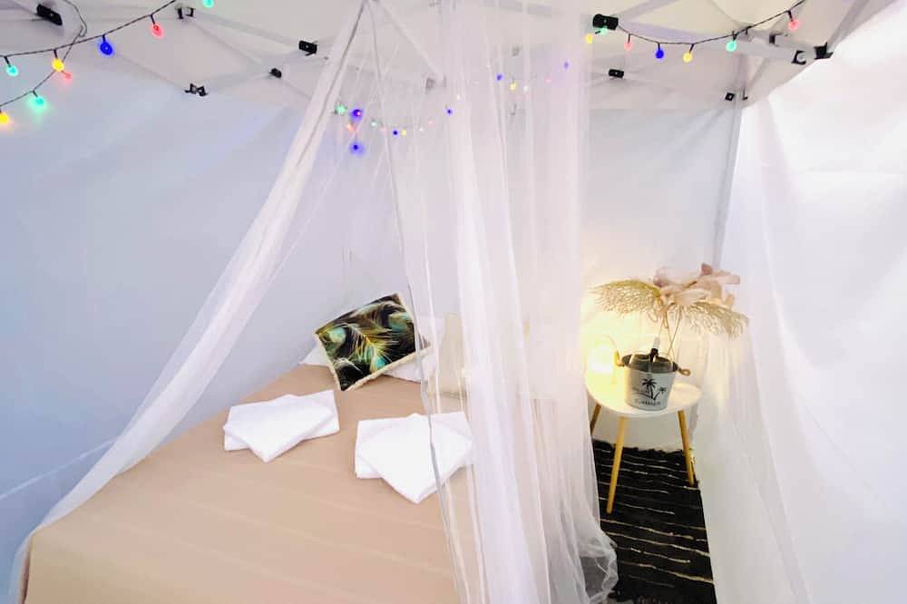 8 plus sleeps, 2 min Beach, Private Pool & Parking in Πύλα, Larnaca Bezirk