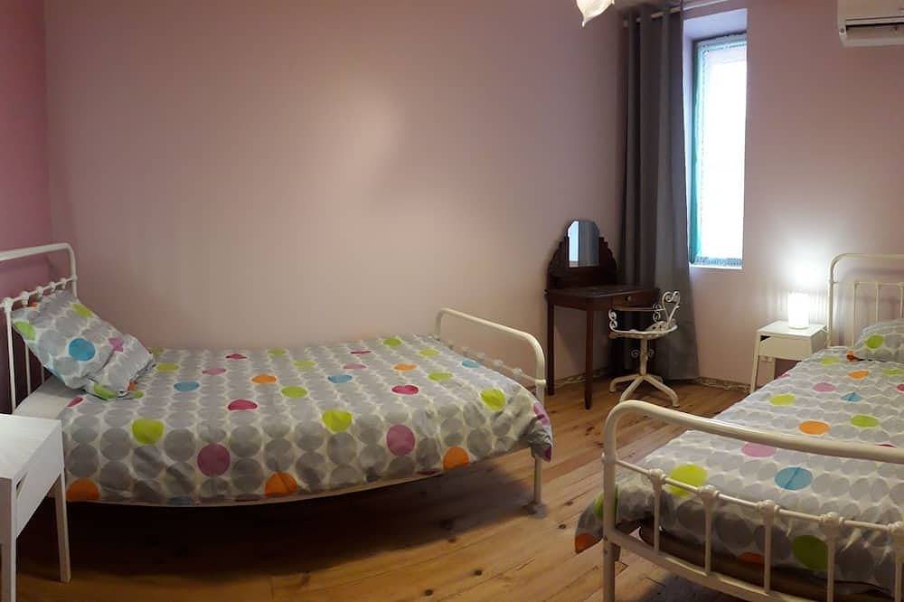 Gite La Mater, 3 étoiles, calme et confort, pour famille, amis, pros, stage in Aubiat, Puy-de-Dôme