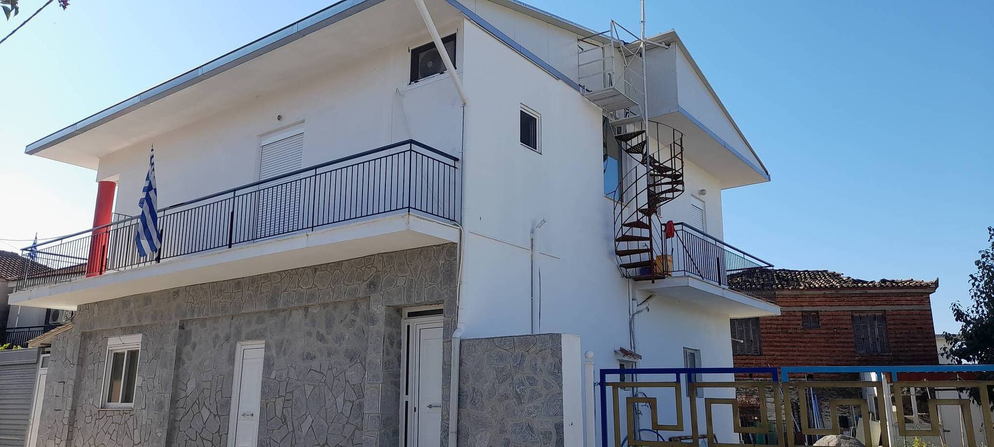 Ruime kamer met slaapbank vlak bij luchthaven Kalamata, Messinia in Kalamata, Messenia