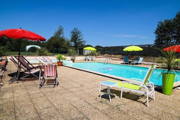 Location de vacances pour 2 personnes, avec bassin pour enfant et vue ainsi que piscine et jardin, animaux acceptés à Madiran - 4