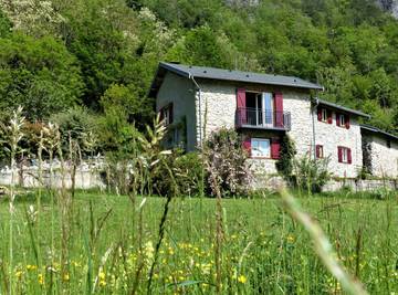 Gîte pour 6 personnes, avec terrasse et jardin dans Val-de-Sos