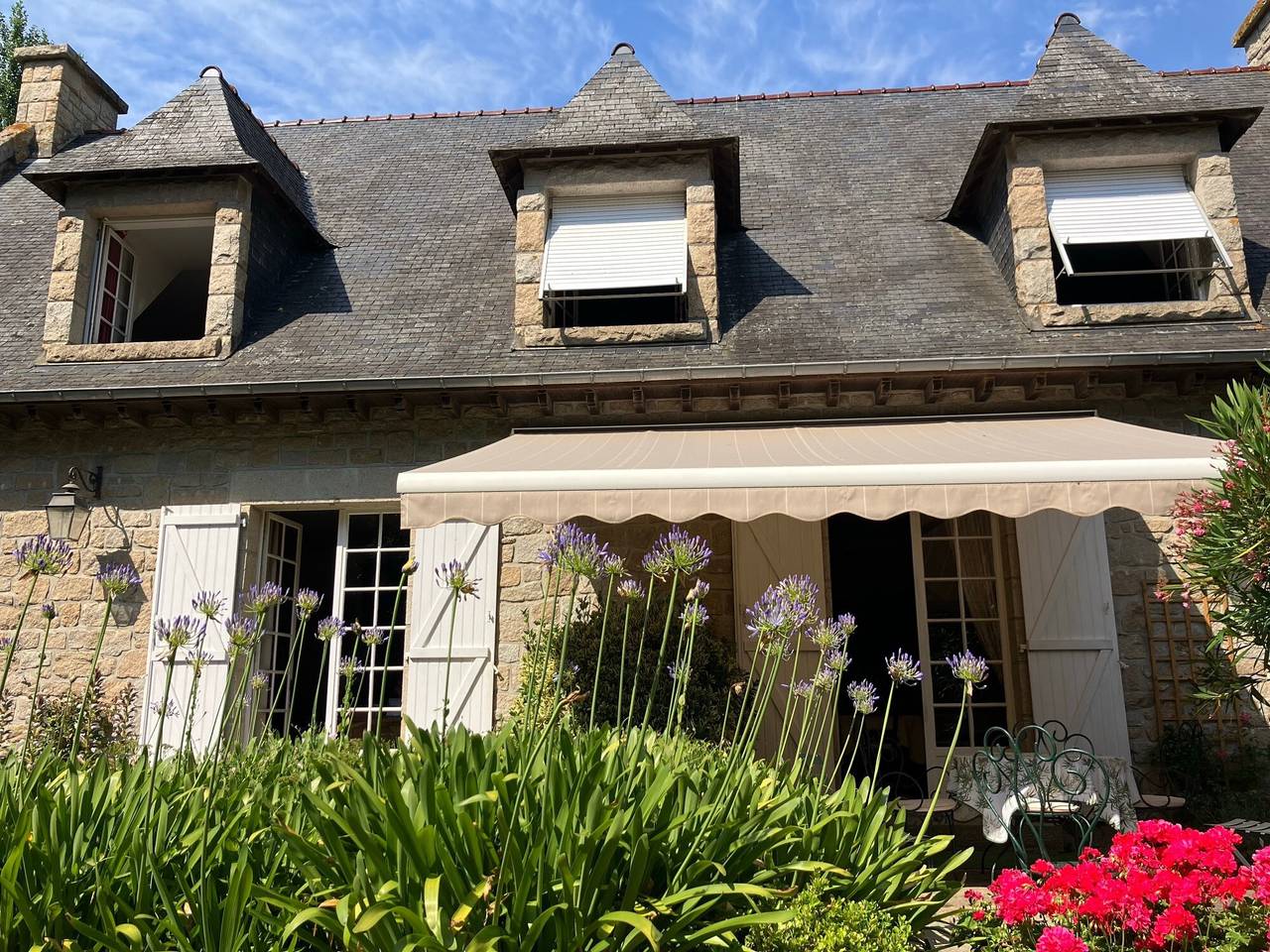 Chambre d’hôtes « La Suite Rose et Vieille Or » avec jardin partagé et Wi-Fi in Paramé, Saint-Malo