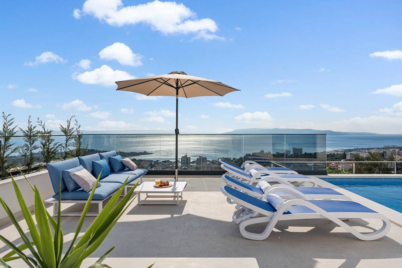 Villa Sagnia, 4 en-suite bedrooms, sea views in Makarska, Makarska Riviera