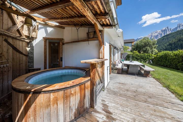 Apartamento inteiro, Apartamento 'Residence Latemarblick' com vista para a montanha, terraço privado e acesso Wi-Fi in Nova Levante, Dolomiti Superski
