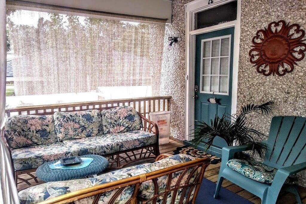 Ganze Wohnung, 2 br 1ba Apartment im Kolonialstilhaus (Triplex), Baujahr 1928 in Brunswick, Glynn County