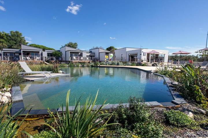 Hôtel pour 3 personnes, avec piscine et jardin à Port-Saint-Louis-du-Rhône - 3