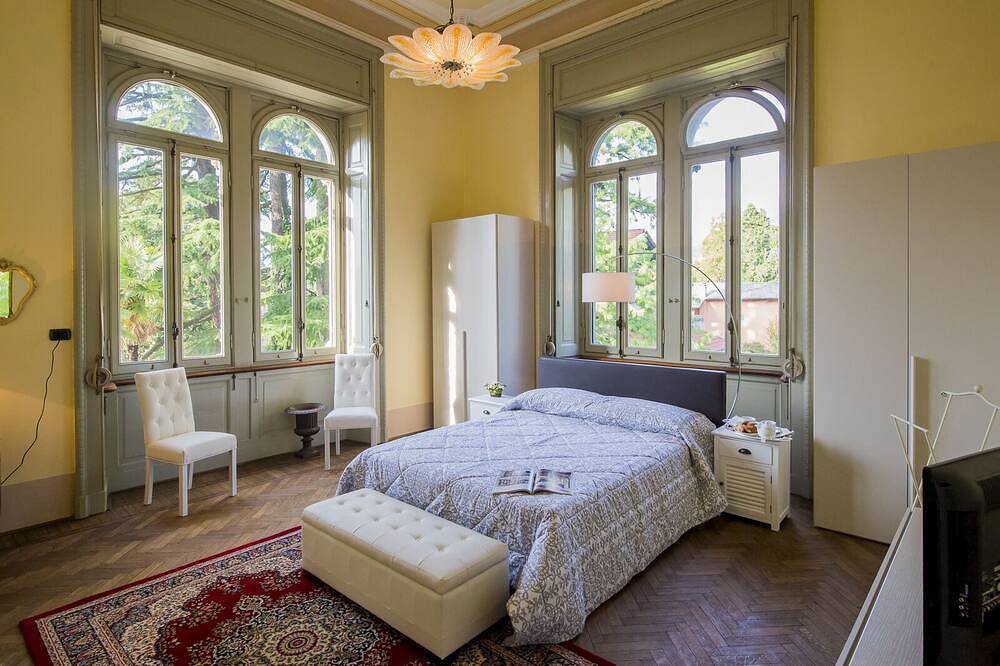 Villa in pure Art Nouveau style with swimming pool and park in Mandello del Lario, Westelijke Bergamo-Alpen