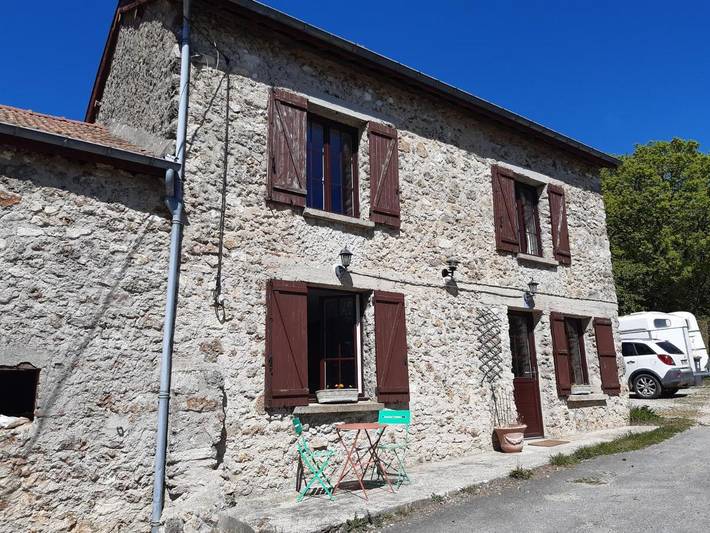 Location de vacances pour 2 personnes, avec jardin à Belval-sous-Châtillon