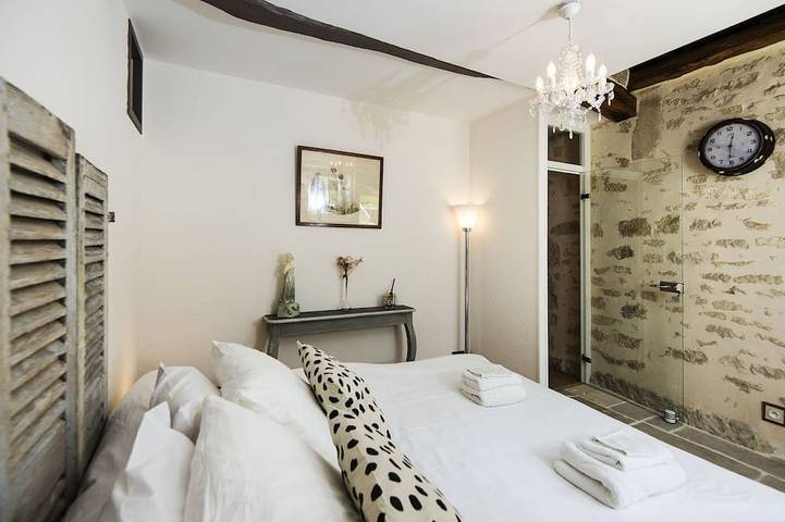 Gîte pour 2 personnes, avec piscine ainsi que jardin et terrasse dans Chevroches - 3