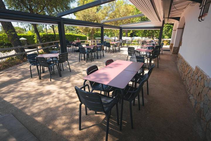 Location de vacances pour 4 personnes, avec jardin ainsi que terrasse et piscine à Vall-llobrega - 4