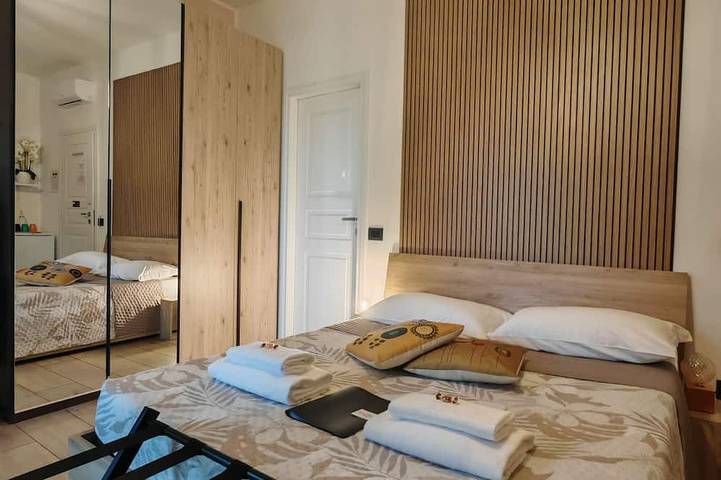 3) Double room with private bathroom 8 minutes from Milan Malpensa Airport. in Gallarate, Varese Provinz