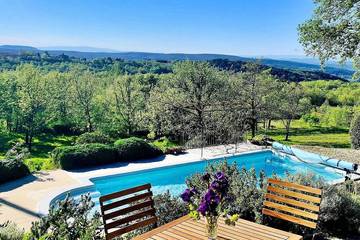 Location de vacances pour 12 personnes, avec terrasse à Saint-André-d'Olérargues