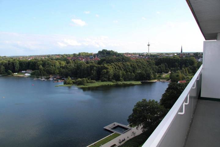 Ferienwohnung für 2 Personen, mit Balkon und Pool sowie Sauna und Seeblick in Bad Segeberg