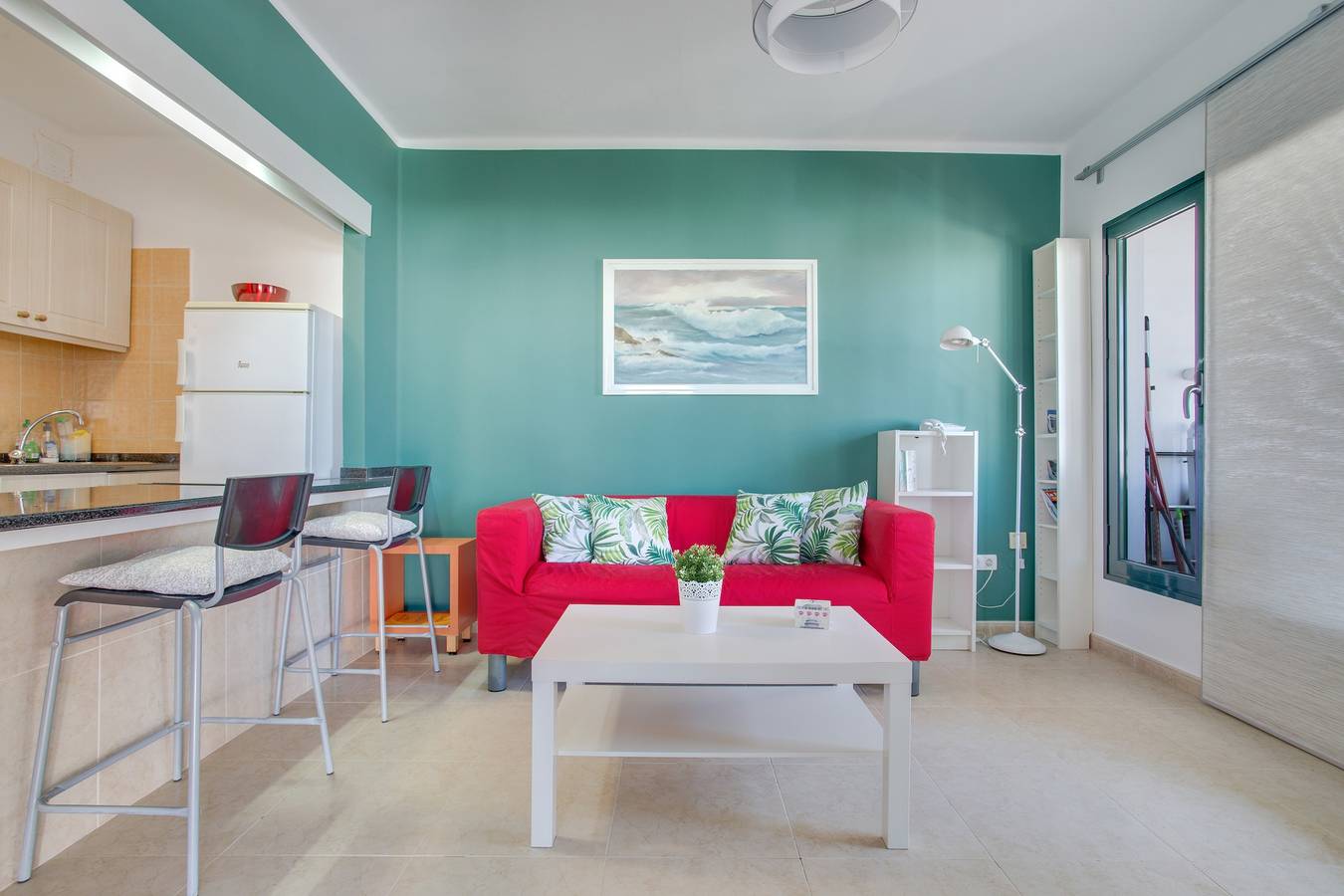 Entire apartment, Apartamento Sol y Playa with Pool, Wi-Fi, Terrace & Garden in Puerto del Carmen, Tías