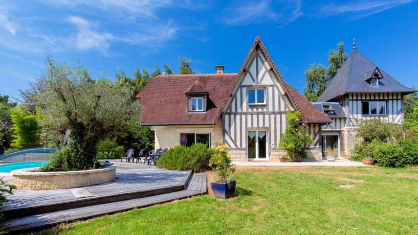 Gîte pour 18 personnes, avec piscine ainsi que jardin et terrasse, animaux acceptés à Périers-en-Auge