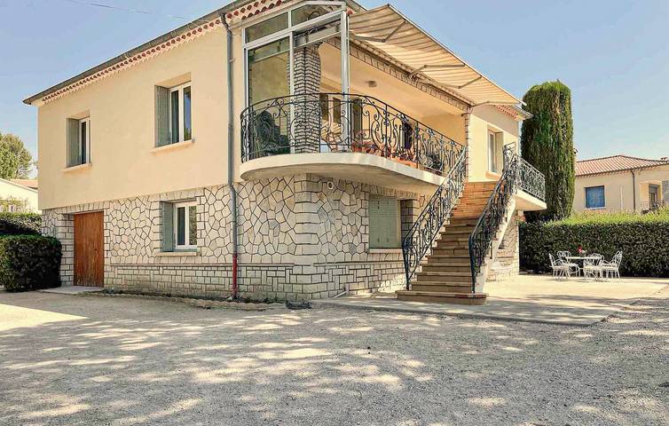 Maison de vacances pour 14 personnes, avec piscine ainsi que jardin et terrasse, animaux acceptés