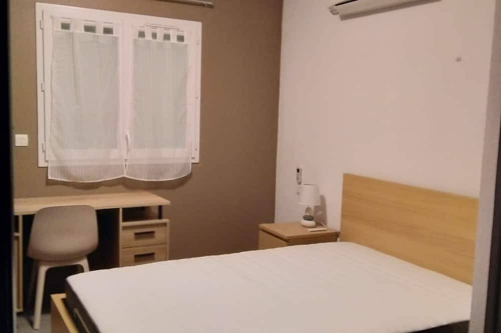 Entire apartment, Bright 3-room apartment with mountain view and beautiful terrace + parking in Corte, Parc naturel régional de Corse