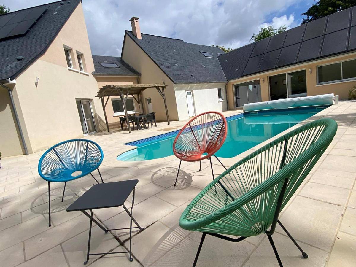 Villa Luxe Arnage aux portes du Circuit Piscine Chauffée in Arnage, Sarthe