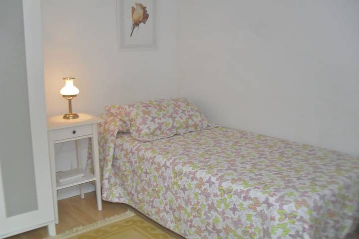 Ganze Wohnung, Wohnung gut am Eingang der Stadt verbunden. Ideal für zwei Personen. in Ferrol, Rías Altas