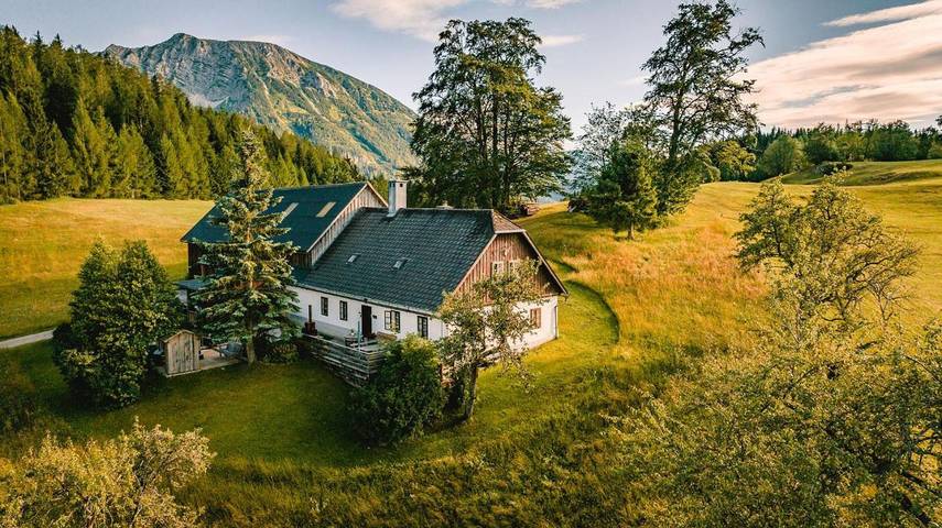 Ferienhaus für 8 Personen, mit Sauna und Ausblick sowie Pool und Garten