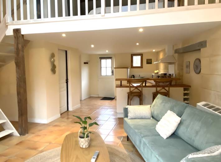 Charming Gîte "Le Cocon" with Shared Pool, Terrace, and Wi-Fi in Civrac de Blaye in Civrac-de-Blaye, Blaye region