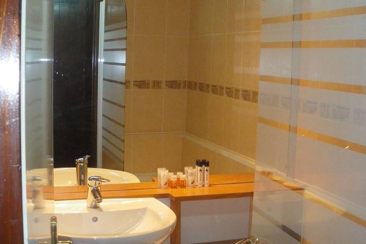 Gîte pour 4 personnes, avec piscine ainsi que sauna et terrasse à Saint-Sauveur-sur-Tinée - 2