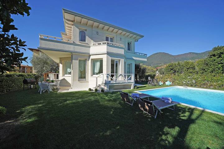 Villa für 11 Personen, mit Balkon und Garten in Toscolano-Maderno
