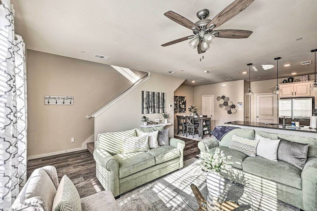 Brand-New Townhome Near Unt/Twu & The Square! in Denton, Denton County