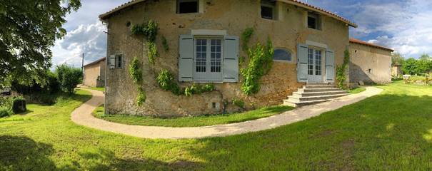 Gîte pour 6 personnes, avec vue ainsi que jardin et piscine à Saint-Front-la-Rivière