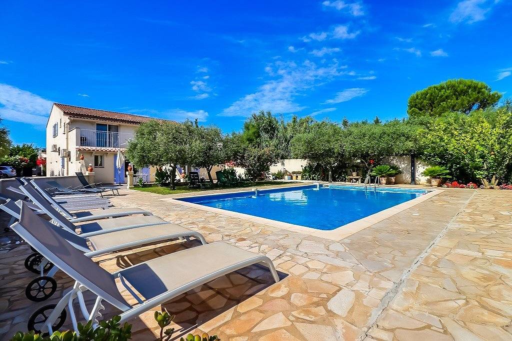 Apartamento entero, Le Beaucaire 6P - Appt avec piscine partagée in Beaucaire, Region de Nimes