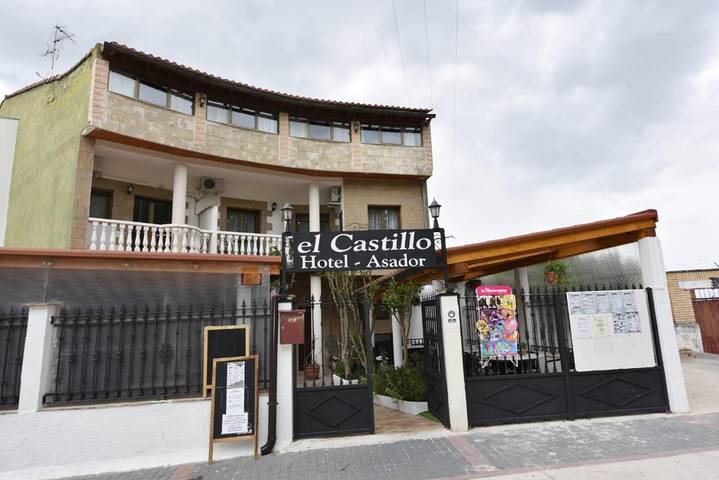 Hôtel pour 4 personnes, avec Terrasse et Jacuzzi ainsi que Jardin et Piscine à Artajona