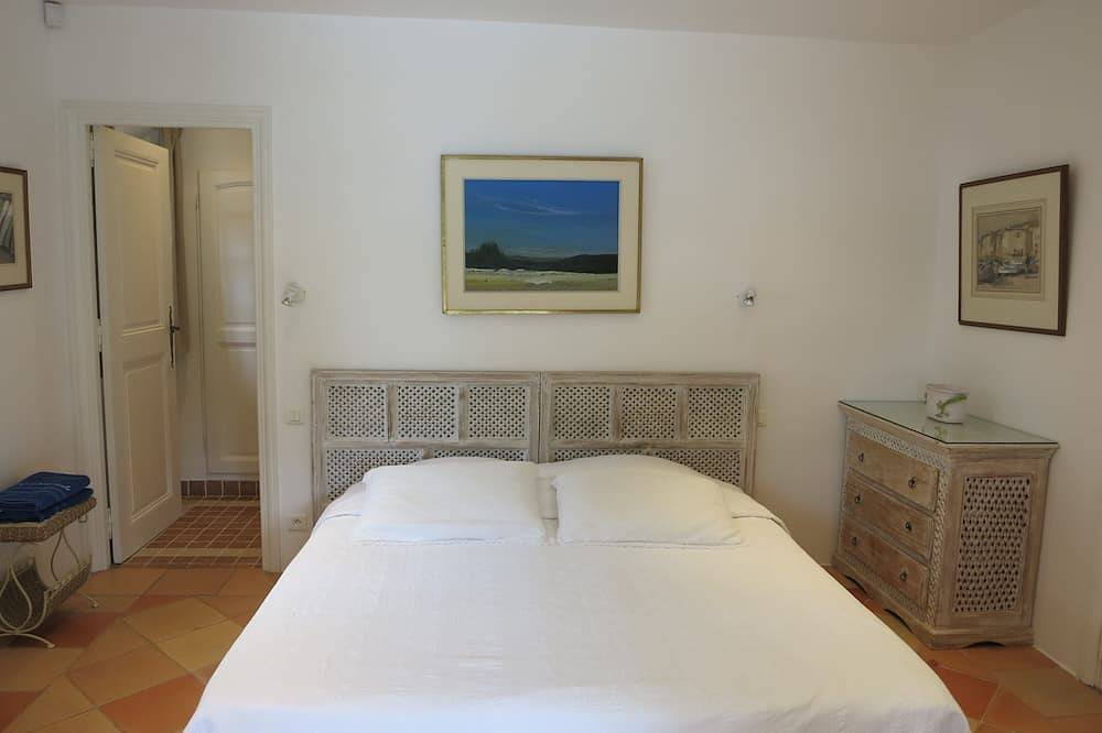 Propriété de charme, vue panoramique sur mer, piscine, tennis privé, clim in l'Escalet, Ramatuelle