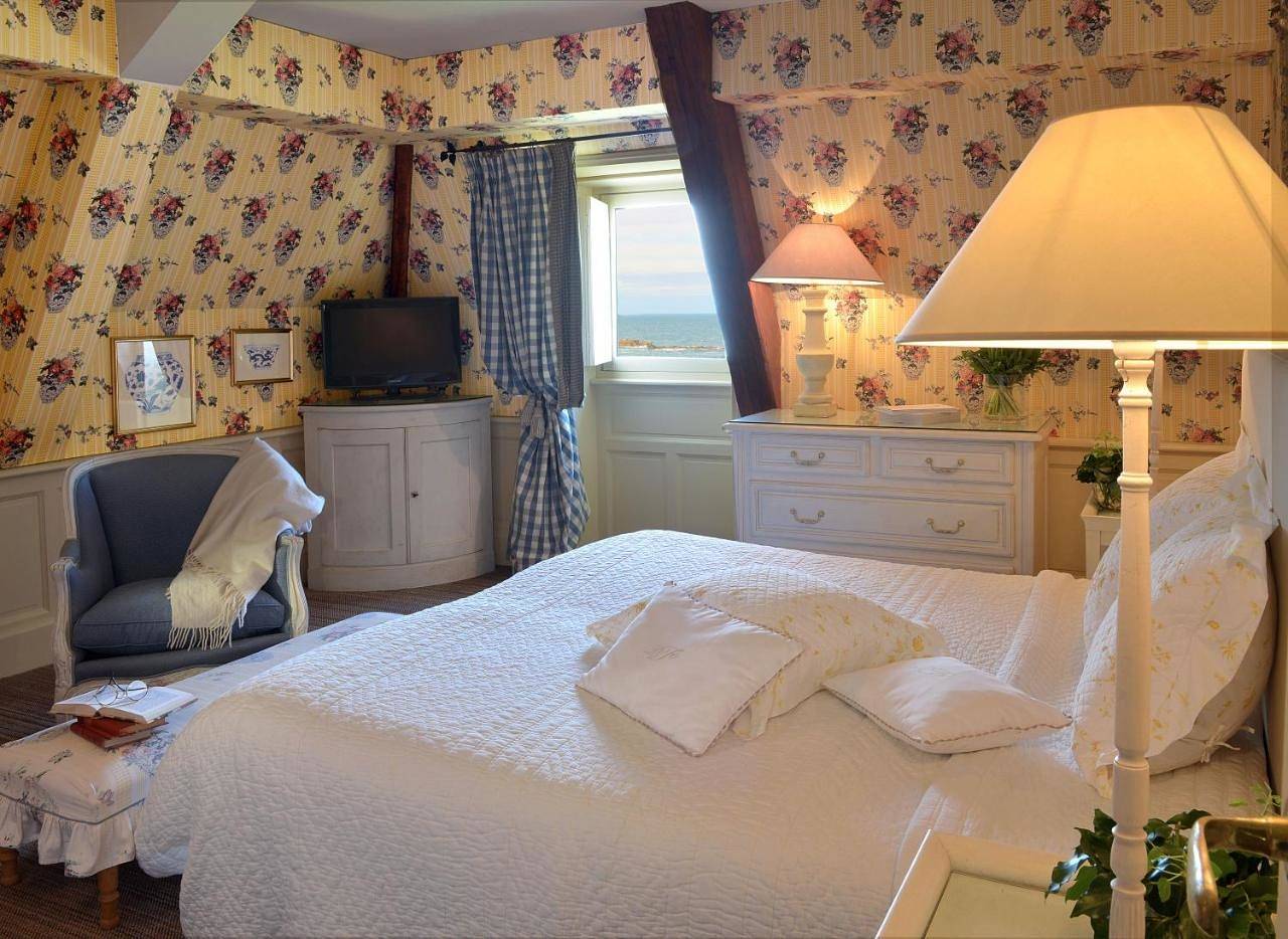 Attic Classic Double Room in Le Croisic, Côte d'Amour