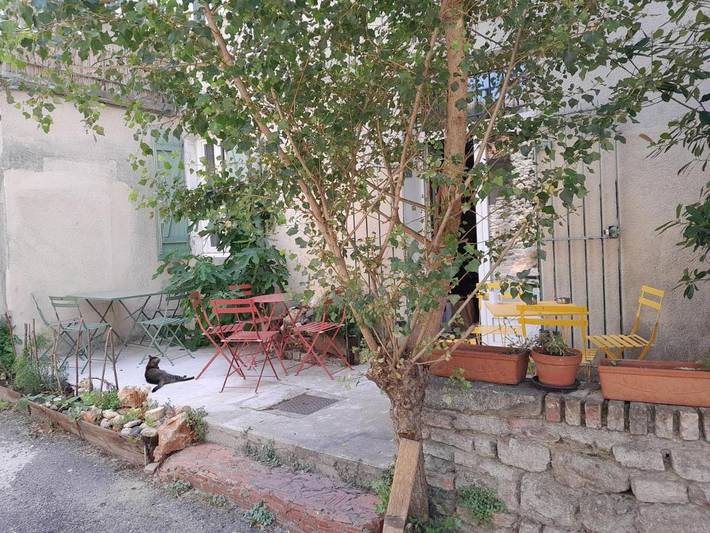 Location de vacances pour 2 personnes, avec terrasse et vue à Saint-Florent-sur-Auzonnet - 4