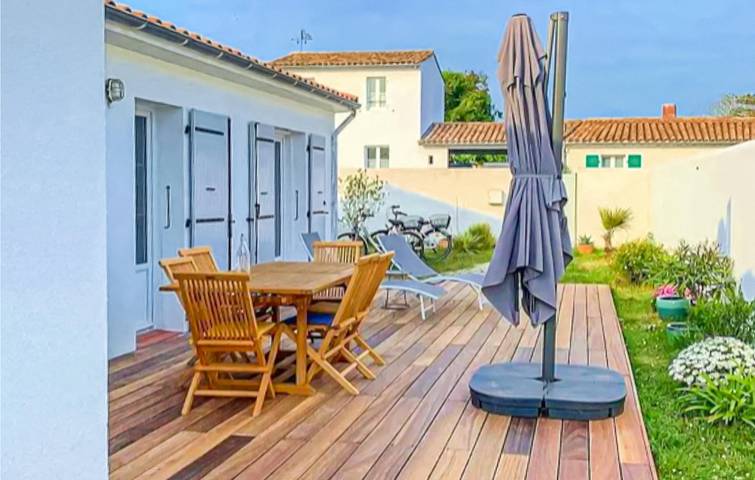 Charming 90m² Apartment Near Beach with Parking & Garden in Les Portes-en-Ré, Ile de Re