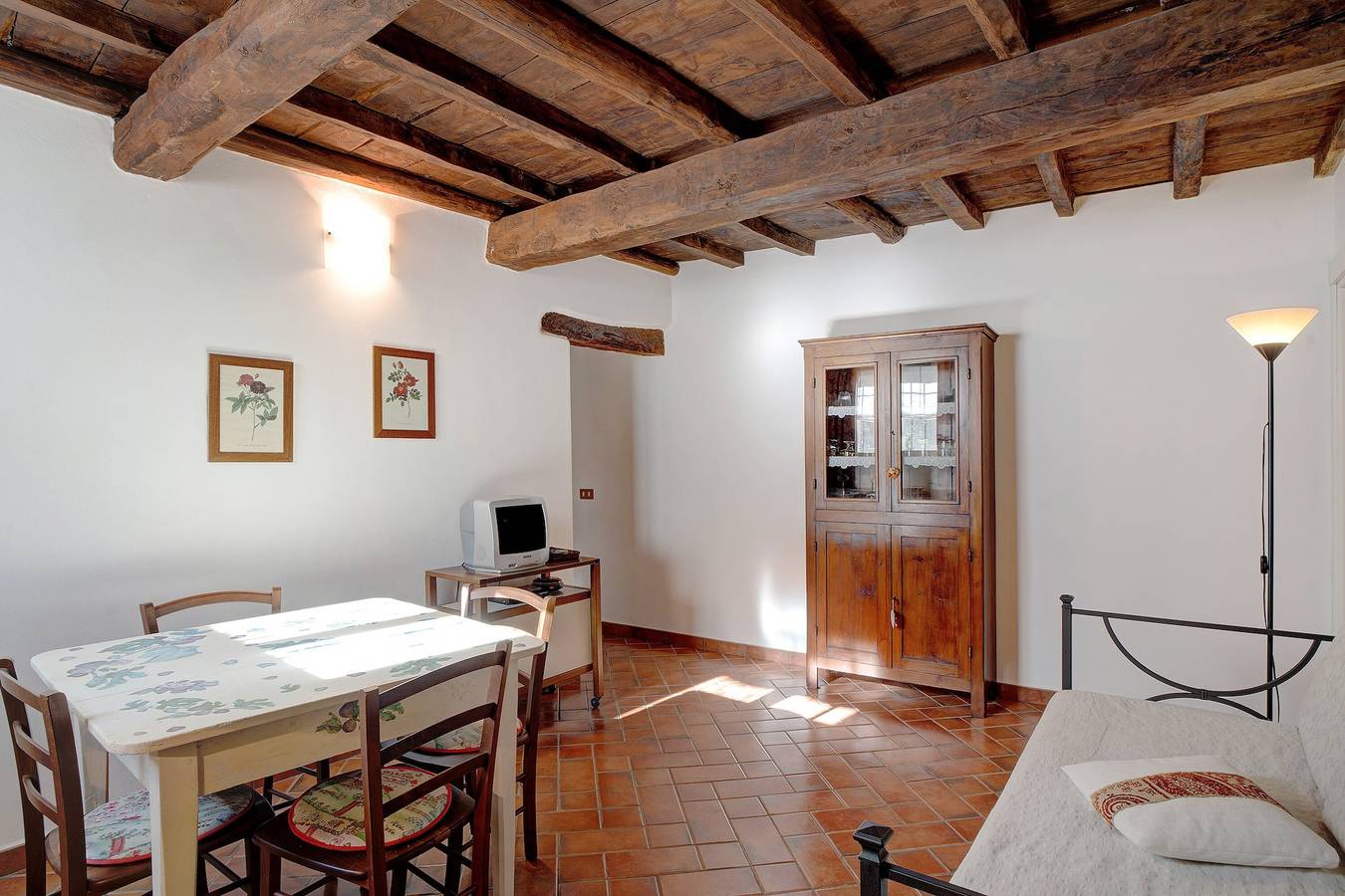Ganze Wohnung, Apartment 'Il piccolo fienile' mit Gemeinschaftspool, Garten und Wlan in Vessalico, Ligurische Alpen