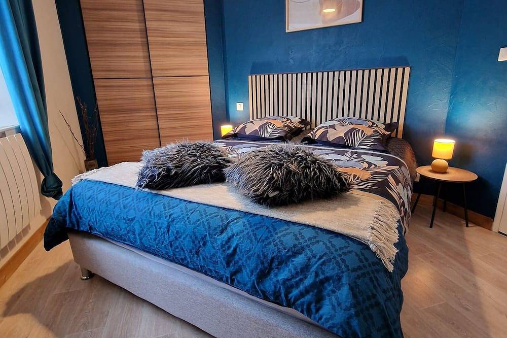 Entire apartment, Quiet 8-person Logis 300 m walk from the karting circuit in Vesoul, Haute-Saône